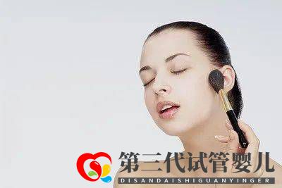 孕期化妝會(huì)致胎兒畸形嗎？(圖1)