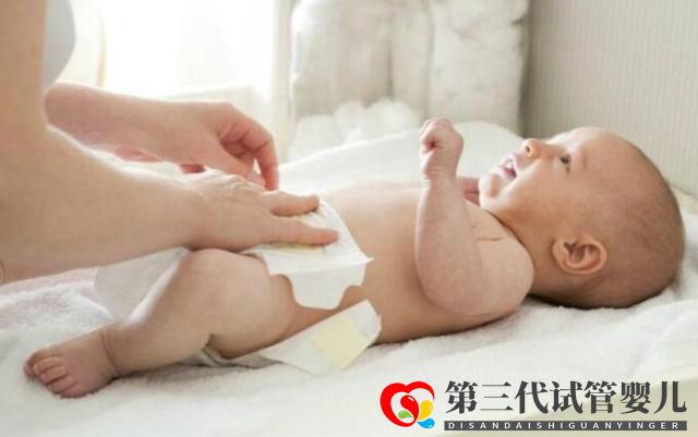 7個(gè)月的寶寶不會(huì)翻身，不會(huì)伸手抓東西，正常嗎？來聽專家怎么說(圖2)